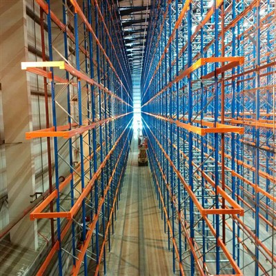 Nagyon keskeny folyosós raklaptartó rendszer